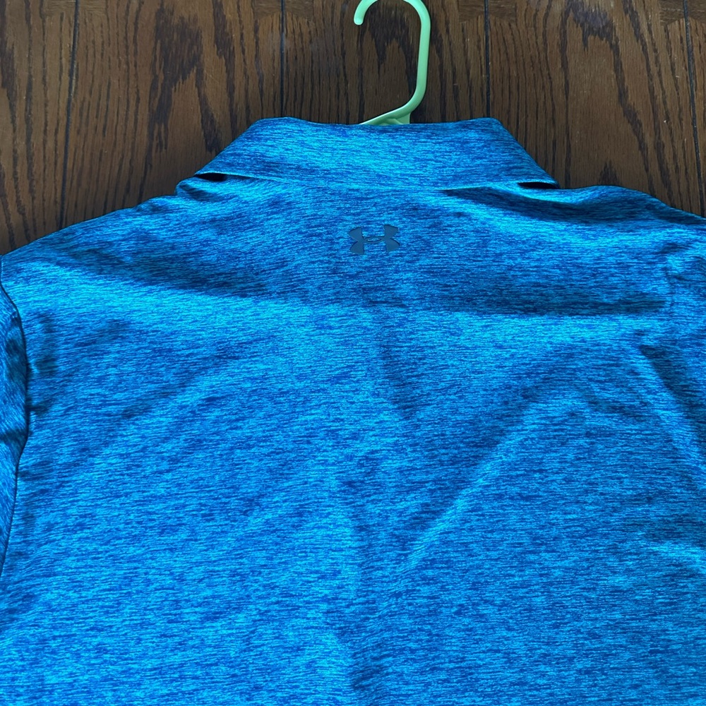 Under armour shirt - Picture 8 of 9